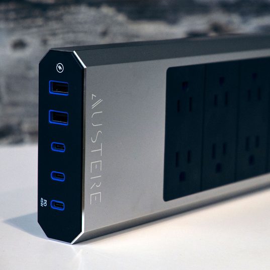 Austere VII Series Power 6-Outlet with Omniport USB+PD - Black - Austere VII series 6-outlet aDesign power with Omniport USB+PD - Left