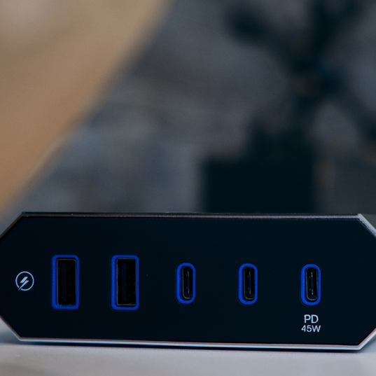 Austere VII Series Power 8-Outlet with Omniport USB+PD - Black - Austere VII series 8-outlet aDesign power with Omniport USB+PD - Back