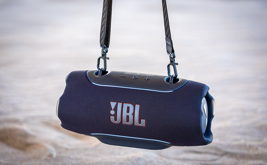 Shoulder strap with floating hooks