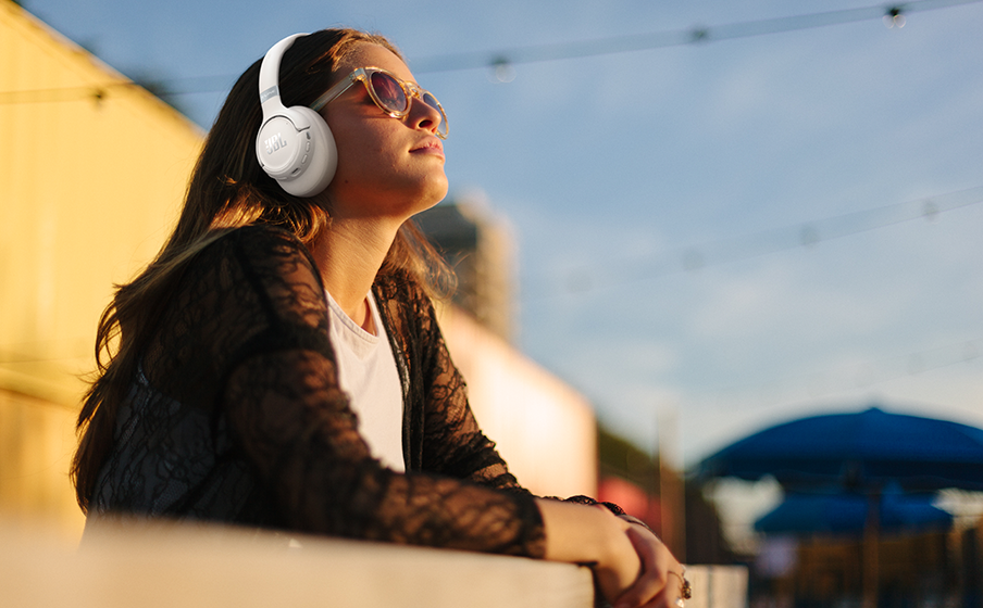 Hi-Res JBL Pure Bass Sound plus Spatial Sound