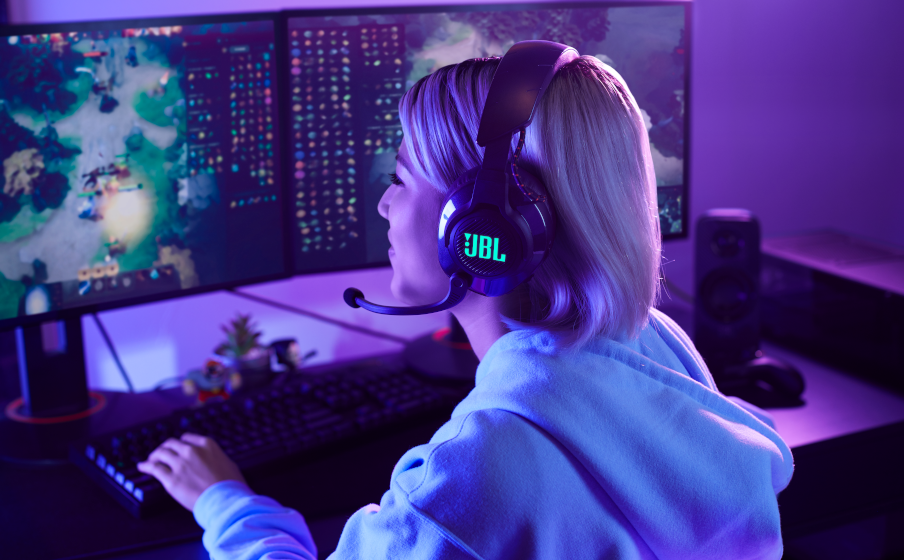 All day gaming with lossless 2.4GHz wireless